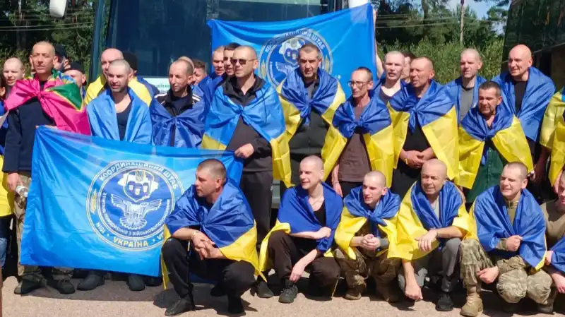 З полону додому: шість мешканців Дніпропетровщини повернулися в Україну